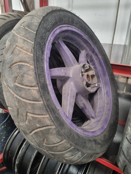 Roda Traseira Roxa com Pneu 150/70-17 AM Plus - Black Friday